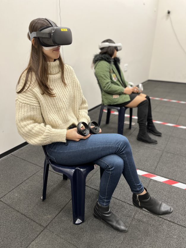 תמונה משיעור ההתנסות בVR קרובה יותר